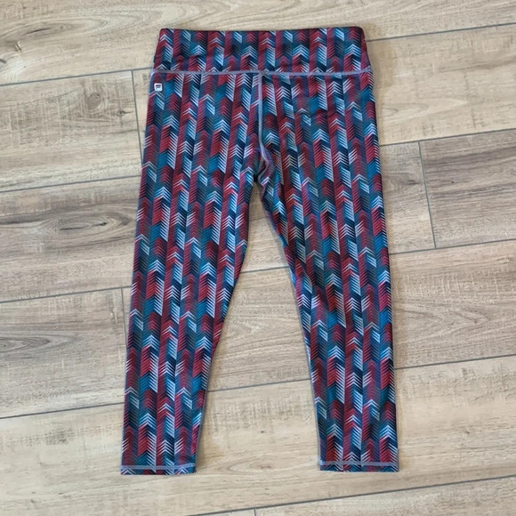 Fabletics - arrow/triangle pattern, size small - Picture 1 of 5